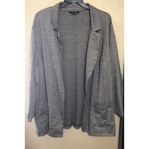 BLACK & WHITE PLUS SIZE KNIT BLAZER WITH POCKETS